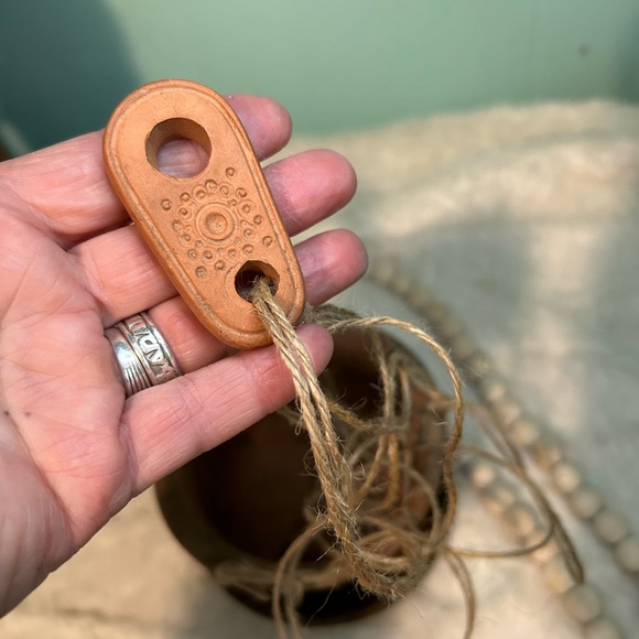 Small McCoy pottery planter - Picture 3 of 9